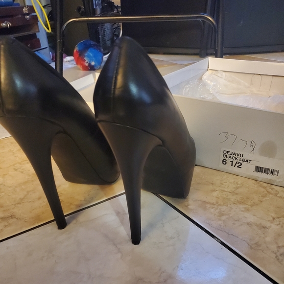 Pumps - Picture 2 of 6